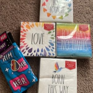 Rae Dunn Napkins with free pair of sox